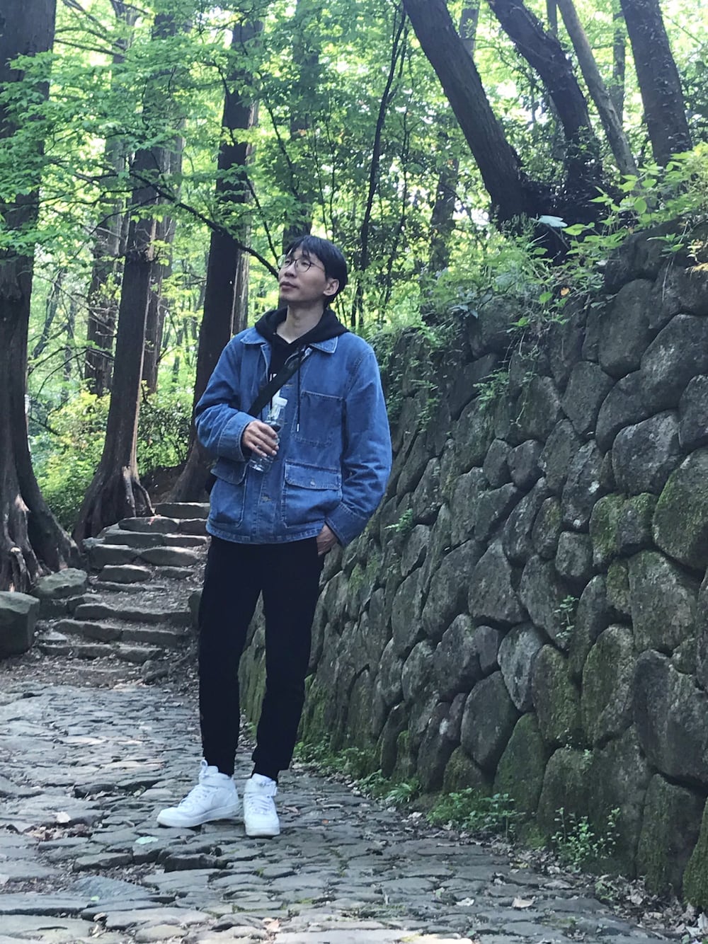 「休日スタイル、メンズファッション、おしゃれさんと繋がりたい、カジュアル、UNIQLO、今日のコーデ、穿搭日常、男生穿搭、休闲穿搭、杭州」｜「UNIQLOのアイテム（デニムジャケット、ブルー系）」を使った、Davidさん（メンズ・178cm）の春コーディネートの1枚目の写真