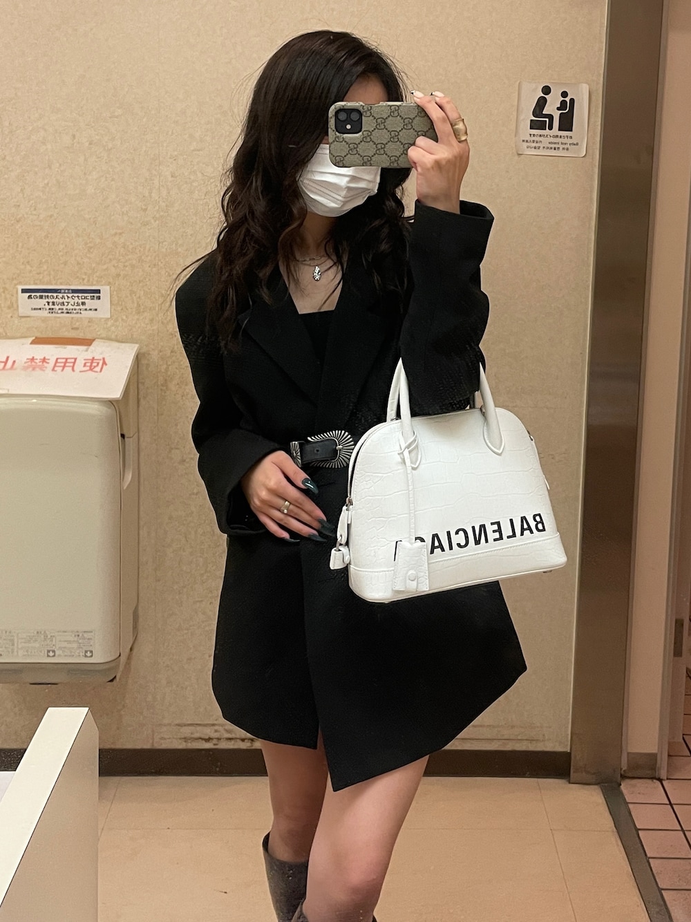 「秋服、秋服コーデ、ジャケット、ジャケットコーデ、ジャケットワンピ、ワンピース、ビックシルエット、オトナカジュアル、オトナ女子、ブラックコーデ、キレイめ、お洒落さんとつながりたい、低身長」｜「EVRISのメタルバックルフェイクレザーベルト（ベルト、ブラック系）」を使った、すずかさん（レディース・151cm）の秋コーディネートの1枚目の写真