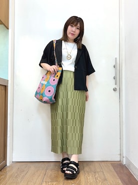 「SHOO・LA・RUE（シューラルー）のラタプリントトートバッグ（トートバッグ、ブルー系）」を使った、だいわさん（レディース・155cm）の春コーディネート