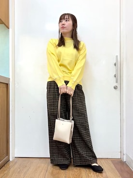 「SHOO・LA・RUE（シューラルー）の【洗濯機可/吸湿発熱】チクチクしにくいもちもちハイネックニット（ニット/セーター、イエロー系）」を使った、だいわさん（レディース・155cm）の冬コーディネート