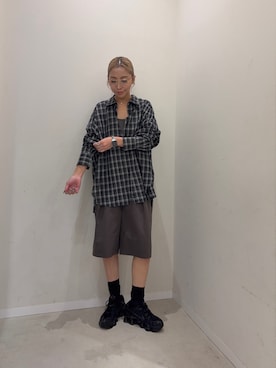 「SENSE OF PLACE by URBAN RESEARCH（センスオブプレイスバイアーバンリサーチ）のチノバミューダベルトパンツ（その他パンツ、グレー系）」を使った、スズキダさん（レディース・160cm）の秋コーディネート