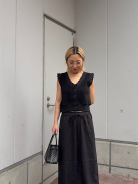 「URBAN RESEARCH（アーバンリサーチ）のcrinkle crinkle crinkle　WAFFLE FRILL VEST（ベスト、ブラック系）」を使った、スズキダさん（レディース・160cm）の夏コーディネート