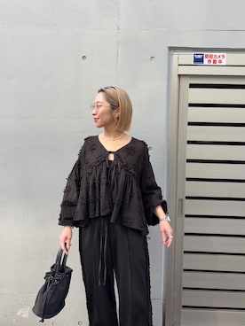 「URBAN RESEARCH（アーバンリサーチ）のcrinkle crinkle crinkle　3D EMBROIDERY BOLERO（シャツ/ブラウス、ブラック系）」を使った、スズキダさん（レディース・160cm）の春コーディネート