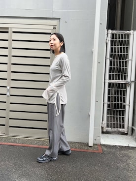「LAATO（ラート）のpiping sheer tee（Tシャツ/カットソー）」を使った、スズキダさん（レディース・160cm）の冬コーディネート