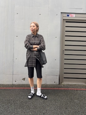 「URBAN RESEARCH（アーバンリサーチ）のSHEER CH SQUARE CUT SHIRTS（シャツ/ブラウス、ブラック系）」を使った、スズキダさん（レディース・160cm）の夏コーディネート