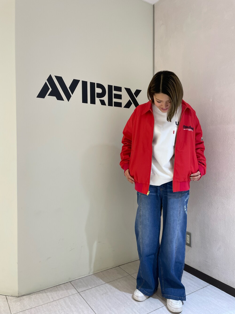 「スウェット、ジャケット、デニム、ビッグシルエット、ミリタリー、カジュアル、AVIREX、ootd、秋冬コーデ、AVIREXBelle」｜「AVIREXのCIRCLE STENCIL PRINT WIDE DENIM PANTS/サークルステンシルプリント ワイドデニムパンツ（デニムパンツ、ブルー系）」を使った、nagipiiさん（レディース・163cm）の冬コーディネートの1枚目の写真