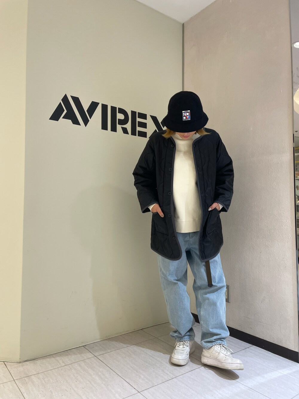「デニム、カジュアル、AVIREX、ootd、楽チンコーデ、バケットハット、シンプルスタイル、ゆるコーデ、キルトジャケット、AVIREXBelle」｜「AVIREXのWIDE TAPERD JEANS / ワイド テーパード ジーンズ / AVIREX / アヴィレックス（デニムパンツ、その他）」を使った、nagipiiさん（レディース・163cm）の冬コーディネートの1枚目の写真