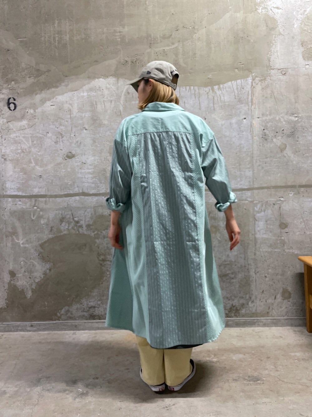 「ワンピース、カジュアル、AVIREX、パンツスタイル、春服、ootd、シンプルコーデ、楽チンコーデ、パンツコーデ、AVIREXBelle」｜「AVIREXのFADE WASH ONEPIECE/ フェイドウォッシュワンピース（ワンピース、グレー系）」を使った、nagipiiさん（レディース・163cm）の春コーディネートの1枚目の写真