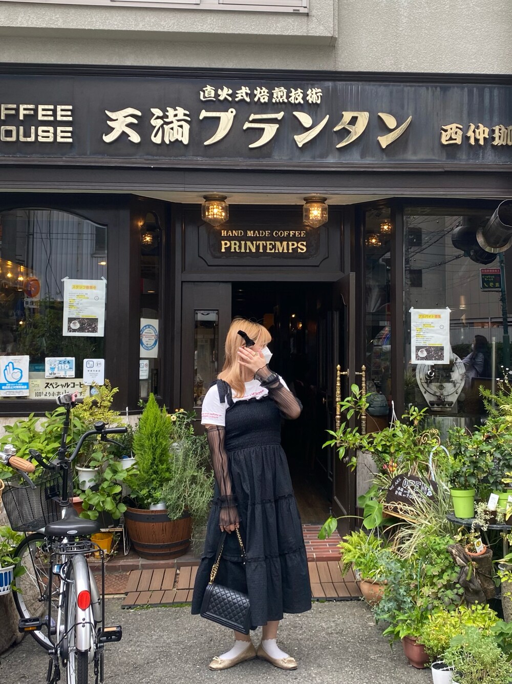 「休日スタイル、名古屋モード学園、nagoyamodegakuen、モード学園、modegakuen、フレンチガーリー」｜「MIRO AMURETTEのMIRO AMURETTE tee（Tシャツ/カットソー、ホワイト系）」を使った、tomokaさん（レディース・158cm）の秋コーディネートの1枚目の写真