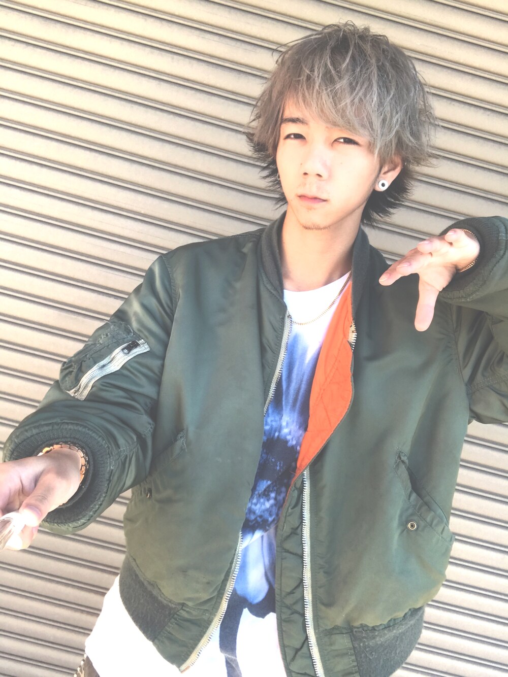 「スニーカー、ストリート、靴下、ファッション、かっこいい、おしゃれ、かわいい、ヘアセット、おしゃれさんと繋がりたい、自衛隊」｜「DIESELの中古で3000円ほどで購入（Tシャツ/カットソー、ホワイト系）」を使った、きとぅさん（メンズ・173cm）の秋コーディネートの1枚目の写真