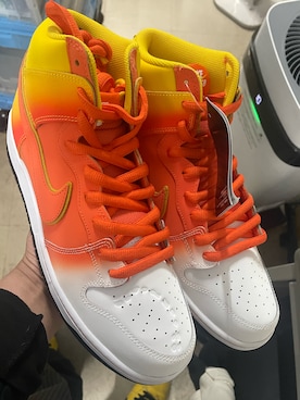 パン屋のスニーカー店員さんのコーディネート