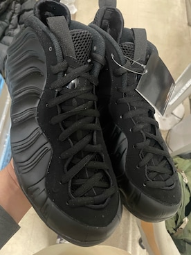 パン屋のスニーカー店員さんのコーディネート