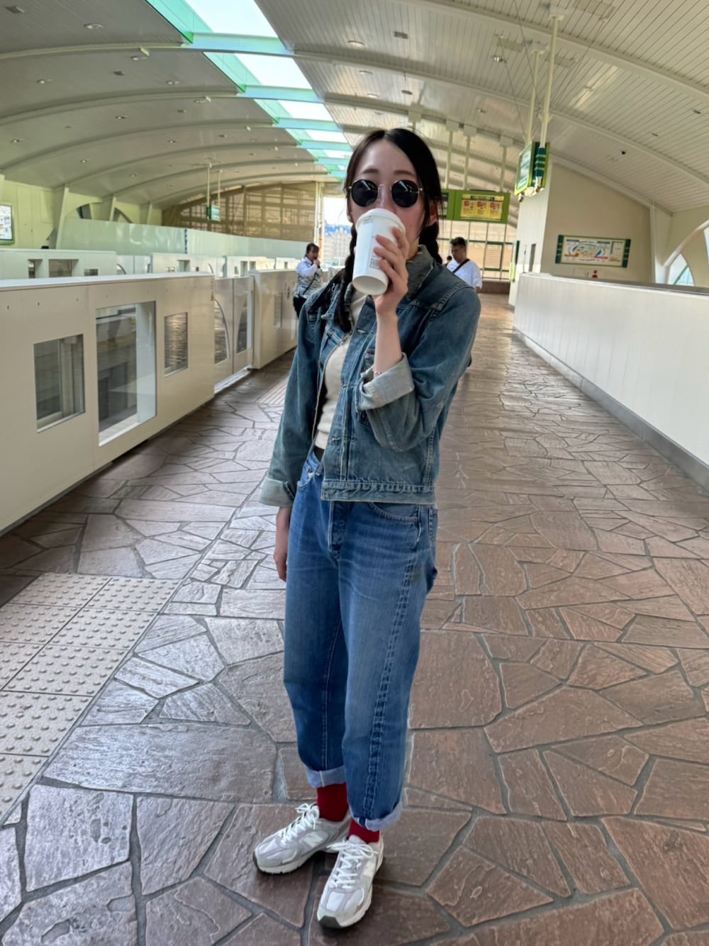 「テーマパークコーデ、秋コーデ、秋色、506xx、501xx」｜「Levi'sのアイテム（デニムジャケット、ブルー系）」を使った、Fuyukaさん（骨格ナチュラル・レディース・161cm）の秋コーディネートの1枚目の写真