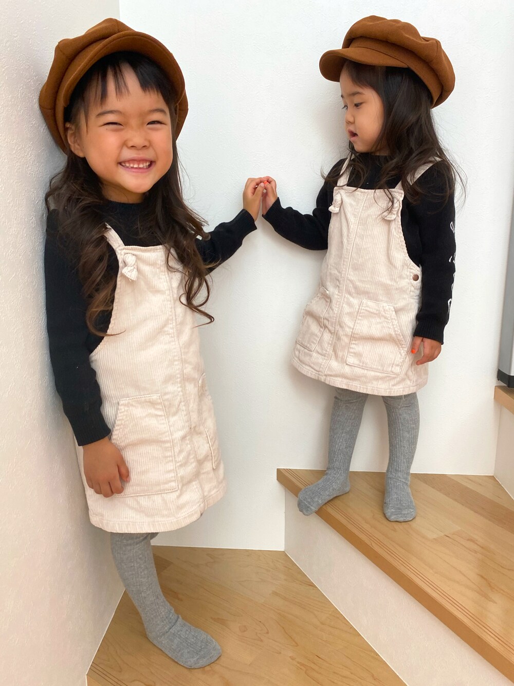 「アーバンチェリーのアイテム（キャスケット、ブラウン系）」を使った、cocoさん（キッズ・100cm）の秋コーディネートの1枚目の写真