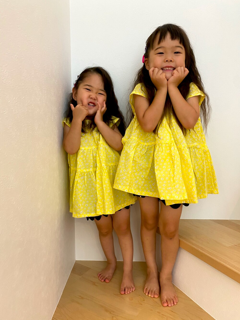 「BREEZEの花柄ティアードチュニック（チュニック、イエロー系）」を使った、cocoさん（キッズ・100cm）の夏コーディネートの1枚目の写真