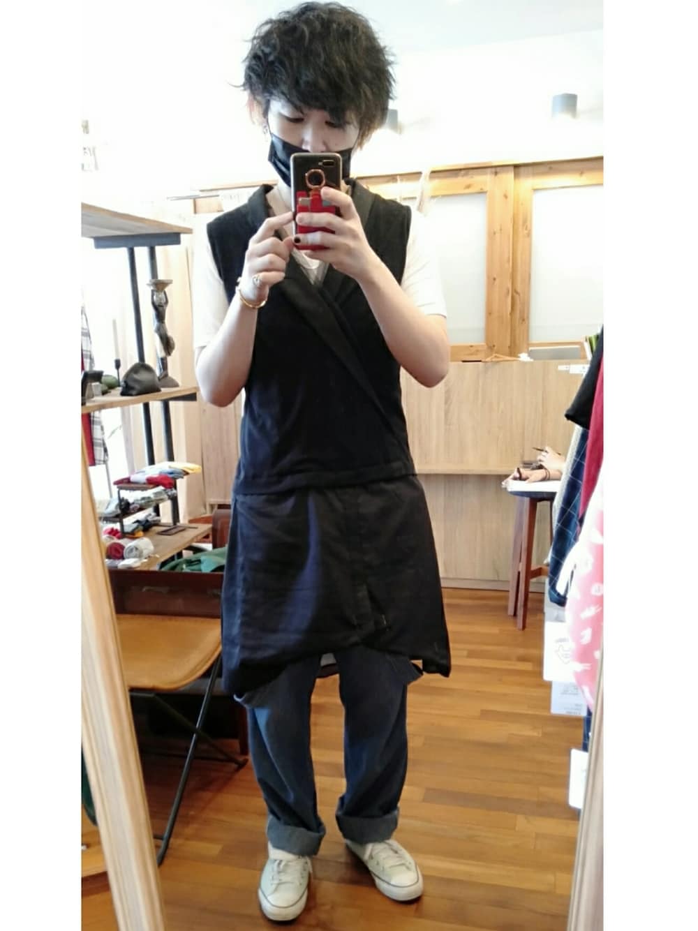 「くすみカラー、クリアバッグ、クリアサンダル、クロップドトップス、クロシェ、グリーン、グレー、グルカサンダル、クラッチバッグ、クラッシュデニム、くすみピンク、グリーンコーデ、グラフィックＴ、クルーネック、クロムハーツ」｜「sode-nashi未完成作品のアイテム（タンクトップ、ブラック系）」を使った、1030さん（メンズ・177cm）の夏コーディネートの1枚目の写真