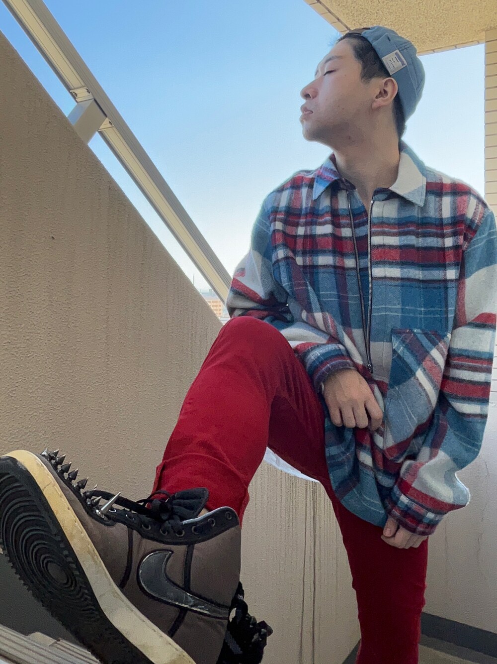 「ヘアースタイル、秋ルック紹介するよ、WE11DONE、dunk、NIKE、NIKE AIR MAX、New Balance、赤、くつした、キャップ、キャップ女子、スキニー、ラフコーデ、韓国ファッション、秋服」｜「WE11DONEのアイテム（ブルゾン、ブルー系）」を使った、1030さん（メンズ・177cm）の秋コーディネートの1枚目の写真