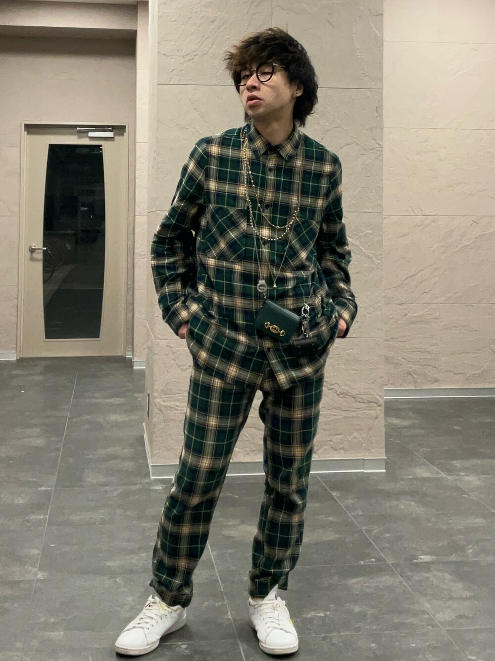 「GUCCIのアイテム（財布、グリーン系）」を使った、1030さん（メンズ・177cm）の冬コーディネートの1枚目の写真