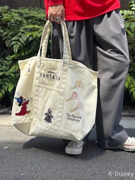 「URBAN RESEARCH（アーバンリサーチ）の別注/Disney/ビッグスウェット（スウェット、レッド系）」を使った、mackeyさん（レディース・160cm）の夏コーディネート