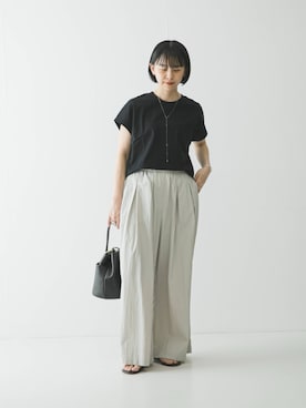 「URBAN RESEARCH（アーバンリサーチ）の『UR TECH』ギャザーワイドパンツ（その他パンツ、グレー系）」を使った、mackeyさん（レディース・160cm）の春コーディネート