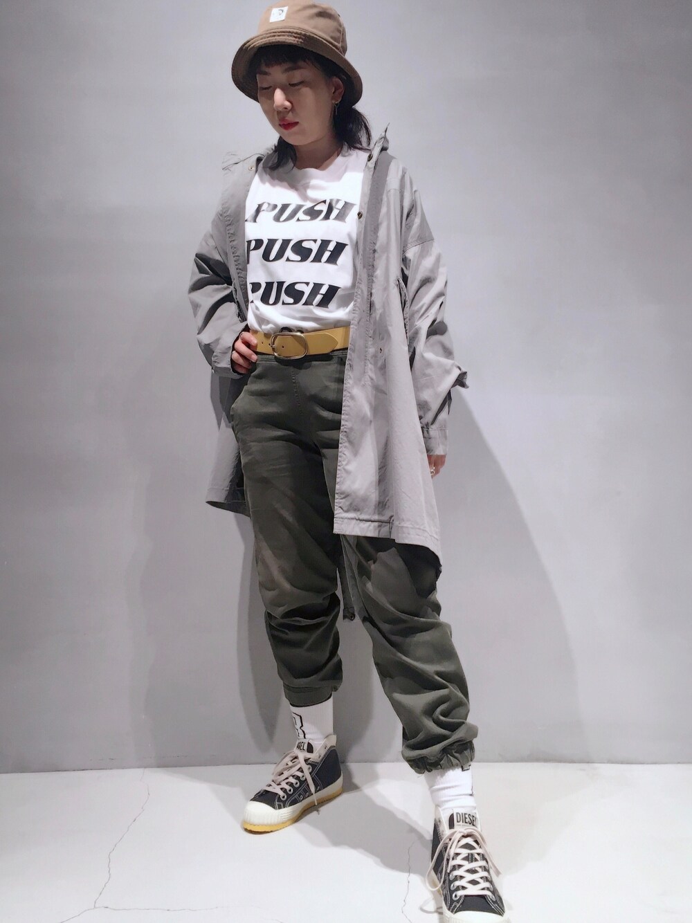 「デニム、ディーゼル、Diesel、ラクチンコーデ、オトナカジュアル」｜「DIESELのDIESEL FW21 サステナブル デニム レディース ボーイフレンド カラーデニム ジョガーパンツ（デニムパンツ、ブラウン系）」を使った、Nishimuraさん（レディース・162cm）の夏コーディネートの1枚目の写真