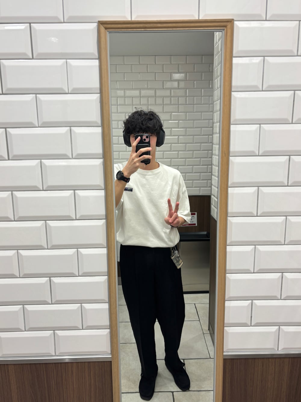 「秋服準備はじめました、お出かけコーデ、白Tシャツ、休日スタイル、タックイン、モノトーン、大学生」｜「HIGHTIDEのアイテム（財布、ホワイト系）」を使った、hirokiさん（メンズ・172cm）の夏コーディネートの1枚目の写真