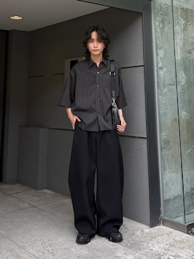 「Lui's（ルイス）の【Neucon】WIDE SLEEVE PINSTRIPE OVER SHIRT / ワイドスリーブピンストライプオーバーシャツ（シャツ/ブラウス、ブラック系）」を使った、れちおさん（メンズ・173cm）の春コーディネート