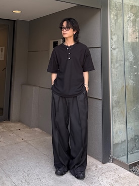 「Lui's（ルイス）の【Neucon】PINSTRIPE 2TUCK WIDE SLACKS / ピンストライプ2タックワイドスラックス / セットアップ対応（スラックス、ブラック系）」を使った、れちおさん（メンズ・173cm）の春コーディネート