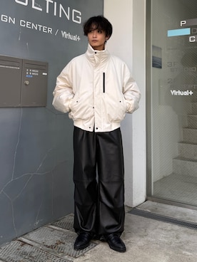 「Lui's（ルイス）のシンセティックレザー ワイドパラシュートパンツ（カーゴパンツ、ブラック系）」を使った、れちおさん（メンズ・173cm）の秋コーディネート