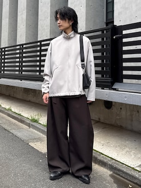 「Lui's（ルイス）のベルテッドダブルクロスバルーンカーブスラックスパンツ（スラックス、グレー系）」を使った、れちおさん（メンズ・173cm）の春コーディネート