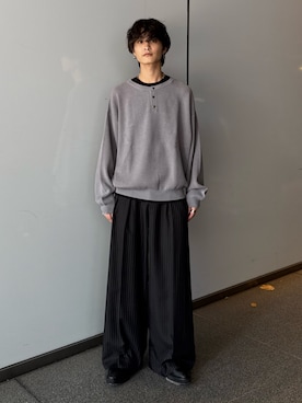 「Lui's（ルイス）の【Neucon】PINSTRIPE 2TUCK WIDE SLACKS / ピンストライプ2タックワイドスラックス / セットアップ対応（スラックス、グレー系）」を使った、れちおさん（メンズ・173cm）の秋コーディネート