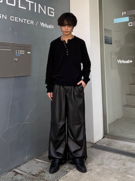 「Lui's（ルイス）のシンセティックレザー ワイドパラシュートパンツ（カーゴパンツ、ブラック系）」を使った、れちおさん（メンズ・173cm）の秋コーディネート