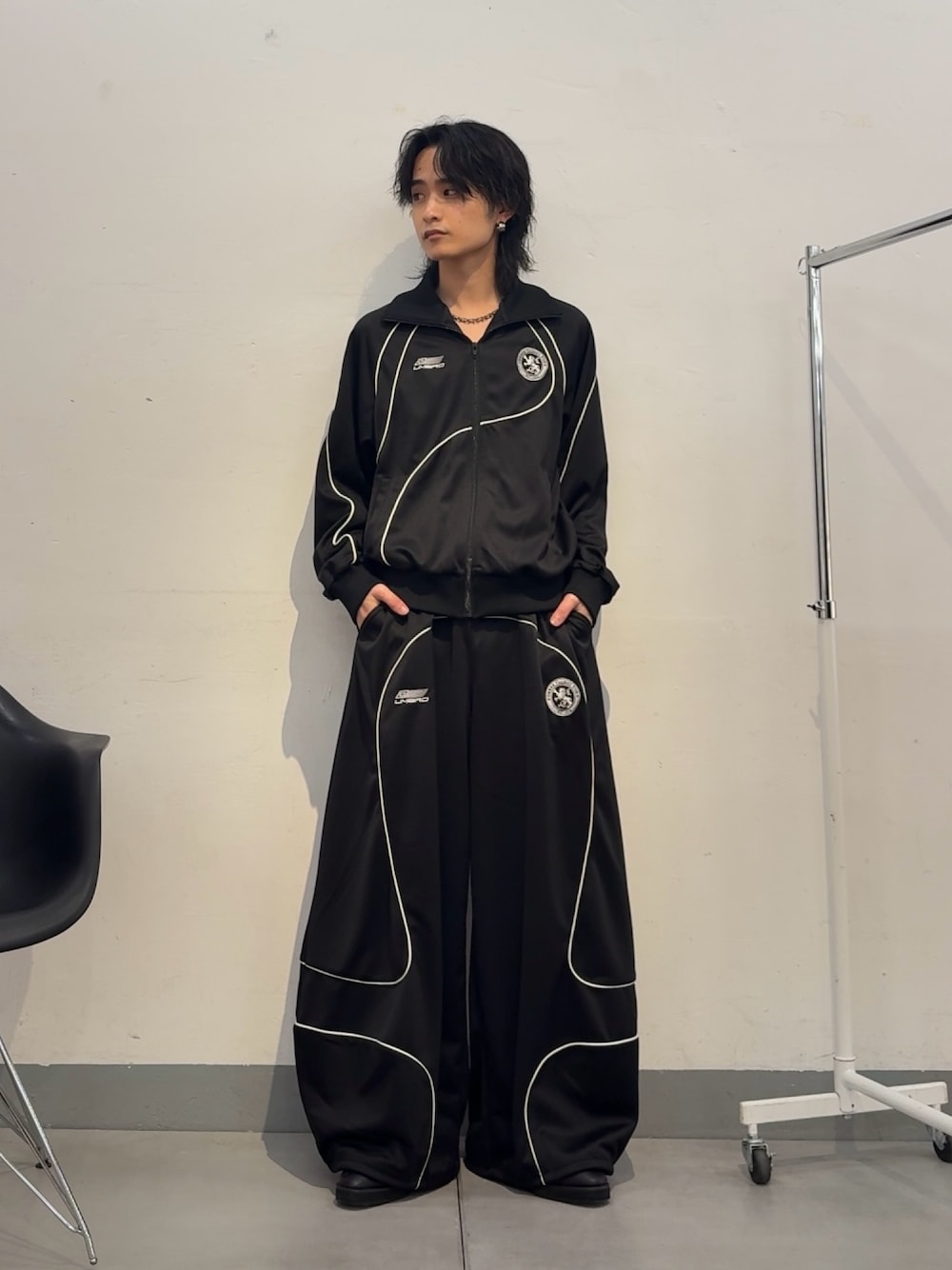 UMBRO×Lui's】パイピングトラックジャケットを使った人気ファッション