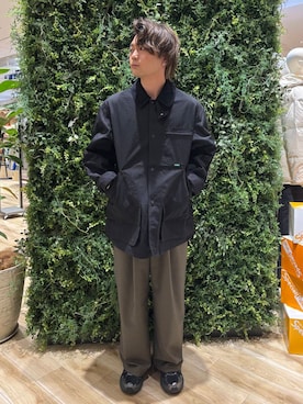 「KBF（ケイビーエフ）のアイテム（スラックス）」を使った、4yato Komatsubaraさん（メンズ・172cm）の冬コーディネート