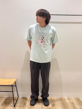「SENSE OF PLACE by URBAN RESEARCH(センスオブプレイスバイアーバンリサーチ)の別注/Disney/グラフィックTシャツA(Tシャツ/カットソー、ブルー系)」を使った、4yato Komatsubaraさん(メンズ・172cm)の夏コーディネート