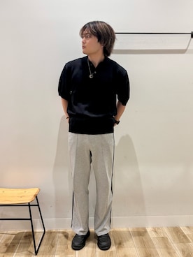 「URBAN RESEARCH DOORS（アーバンリサーチドアーズ）のアイテム（ニット/セーター）」を使った、4yato Komatsubaraさん（メンズ・172cm）の夏コーディネート