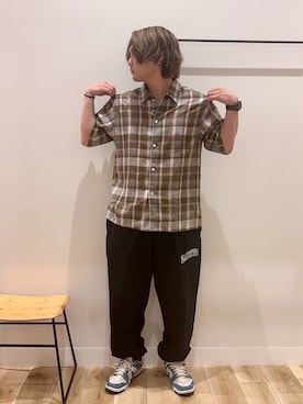 「URBAN RESEARCH DOORS(アーバンリサーチドアーズ)のカバーリングリネン キャンプカラーシャツ(シャツ/ブラウス、グリーン系)」を使った、4yato Komatsubaraさん(メンズ・172cm)の春コーディネート