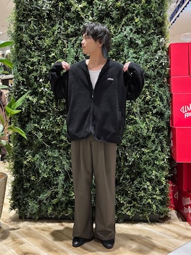 「KBF（ケイビーエフ）のアイテム（スラックス）」を使った、4yato Komatsubaraさん（メンズ・172cm）の冬コーディネート