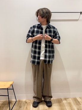 「URBAN RESEARCH DOORS(アーバンリサーチドアーズ)のオンブレチェック レギュラーカラーショートスリーブシャツ(シャツ/ブラウス、グレー系)」を使った、4yato Komatsubaraさん(メンズ・172cm)の夏コーディネート