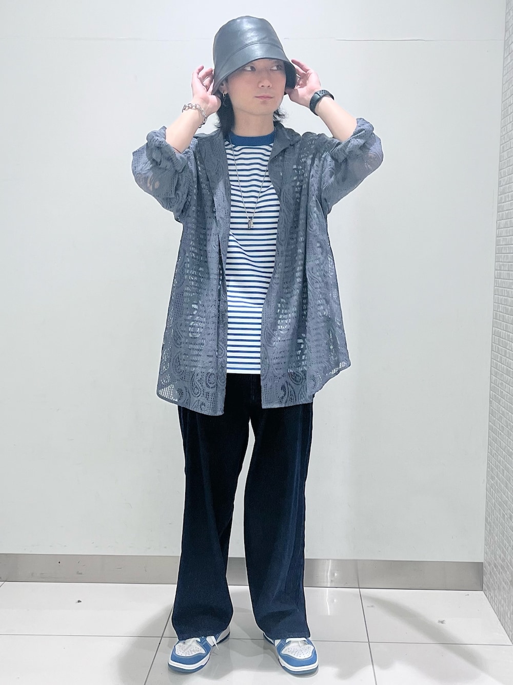「スニーカー、ボーダー、プチプラ、デニム、シャツスタイル、SENSEOFPLACE、バケットハット、レイヤードスタイル、ビッグシルエット、夏コーデ、リンガーTシャツ、NIKE、カジュアル、カジュアルコーデ、大人カジュアル」｜「Instagram📸のアイテム（その他、ブルー系）」を使った、4yato Komatsubaraさん（メンズ・172cm）の夏コーディネートの1枚目の写真