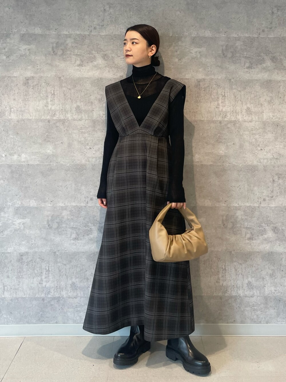 「スカート、ジャンパースカート、タートルネック、ニット、秋のコーデ、オトナ女子、冬コーデ、お出かけコーデ、Rougevif」｜「Rouge vifのシアーリブニット（ニット/セーター、ブラック系）」を使った、yunaさん（レディース・161cm）の秋コーディネートの1枚目の写真