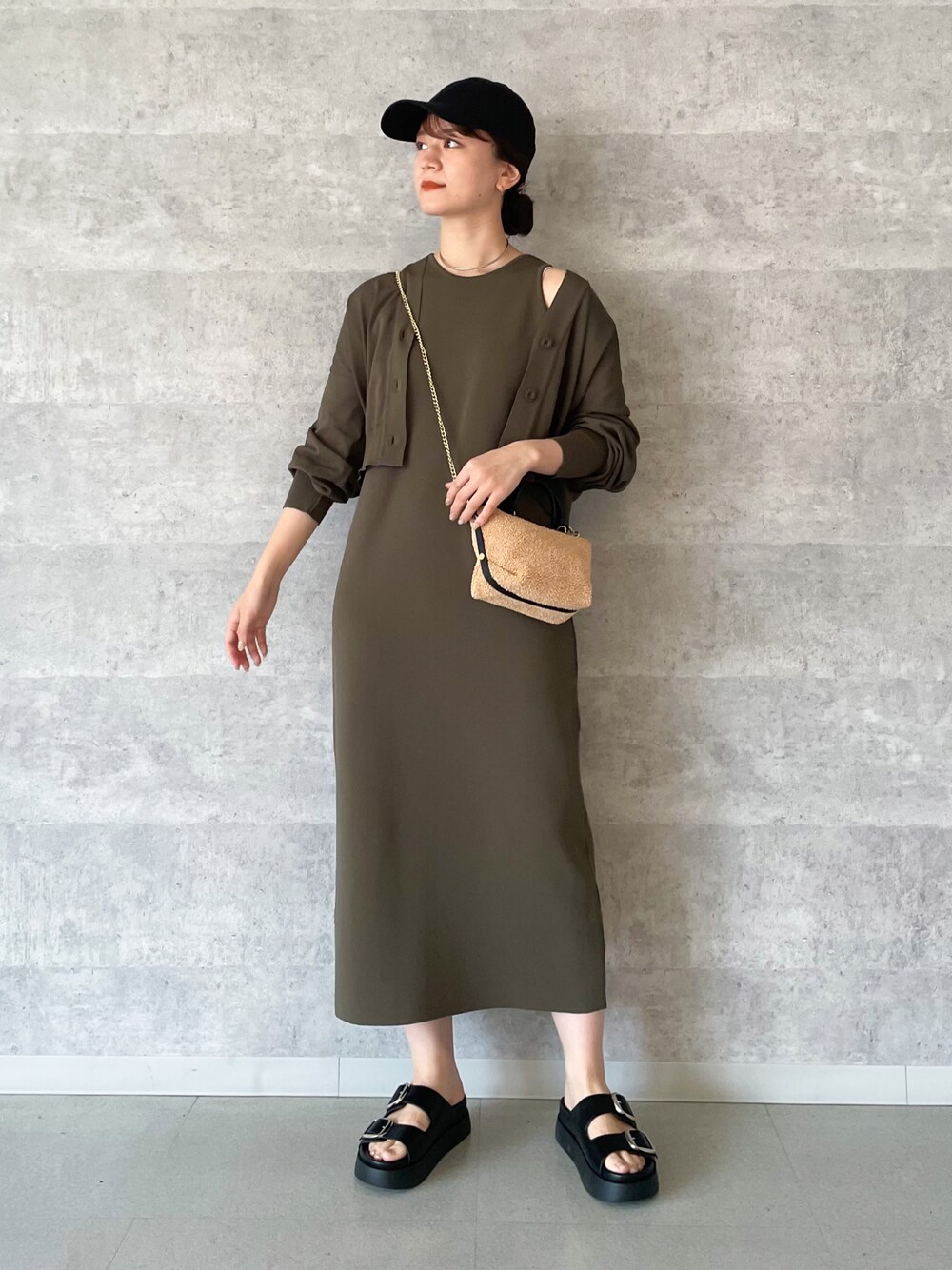 「アンサンブル、ニット、ワンピース、ワンピースコーデ、サンダル、ショルダーバッグ、キャップ、セットアップ、シンプルコーデ、春夏コーデ、Rougevif、ルージュヴィフ、カジュアルコーデ」｜「Rouge vifの【STAR&STRIPE/スターアンドストライプ】ローキャップ（キャップ、ブラック系）」を使った、yunaさん（レディース・161cm）の春コーディネートの1枚目の写真