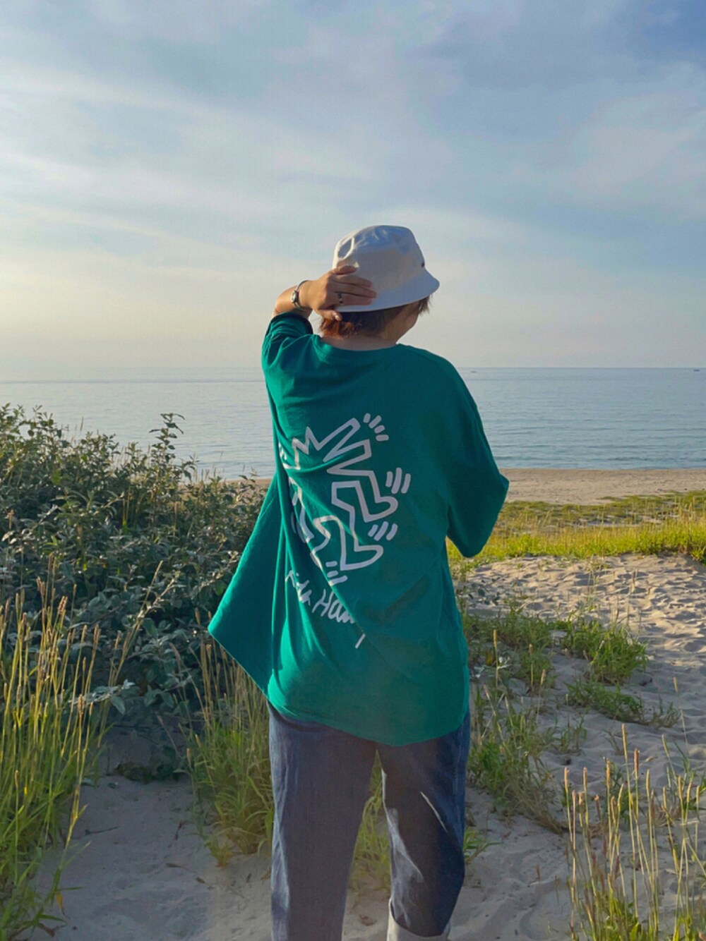 「ootd、グリーン、プチプラ、いいね、save、フォローお願いします🤑、夏だ！Tシャツ着よう！、初投稿、キャンプ、キースへリング、H&M、LACOSTE、UNIQLO、164cm、海、ボーイッシュ、ビックシルエット」｜「UNIQLOのアイテム（パンツ、ブルー系）」を使った、セイナさん（レディース・164cm）の夏コーディネートの1枚目の写真