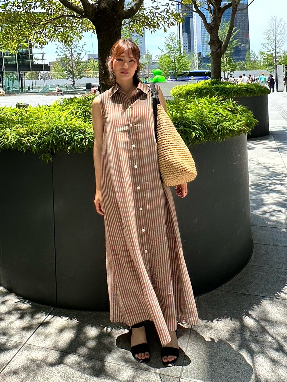 「夏コーデ、夏ワンピース」｜「earth music&ecologyのアイテム（サンダル、ブラック系）」を使った、なしさん（レディース・163cm）の夏コーディネートの1枚目の写真