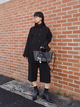 「ENOF（イナフ）のtwill coat（ステンカラーコート、ブラック系）」を使った、RIKAさん（レディース・168cm）の春コーディネート