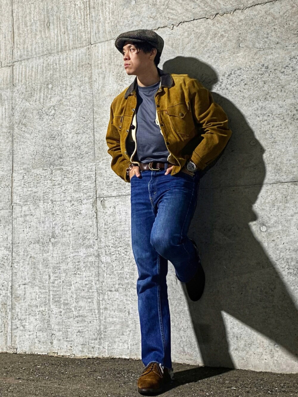 「古着、レザー、リーバイス、ヴィンテージ、革靴、ハンチング、タックイン、秋服、オトナカジュアル、秋コーデ、フレアデニム」｜「NEW YORK HATのアイテム（キャスケット、ブラウン系）」を使った、WARASHIさん（メンズ・168cm）の秋コーディネートの1枚目の写真