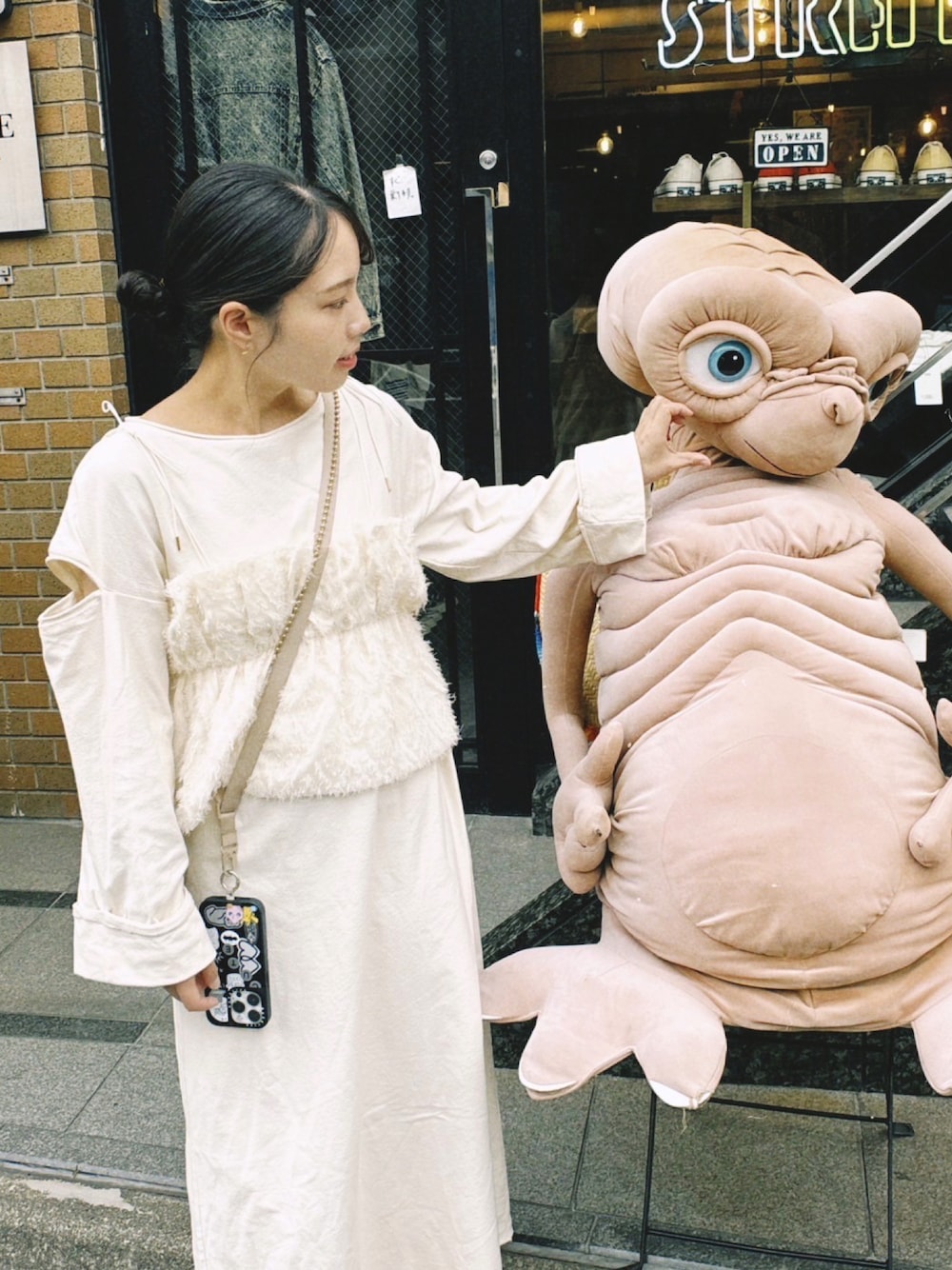 「休日スタイル、淡色コーデ、大人ガーリー、低身長コーデ、ローリーズスタイル_LOWRYS FARM」｜「LOWRYS FARMのアイテム（ワンピース、ホワイト系）」を使った、minnさん（レディース・154cm）の夏コーディネートの1枚目の写真