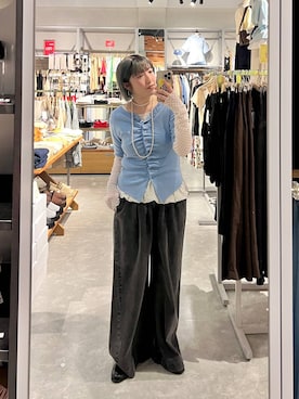 「LOWRYS FARM（ローリーズファーム）のイージーバギーデニム　601067（デニムパンツ、ブラック系）」を使った、kanamiさん（レディース）の春コーディネート