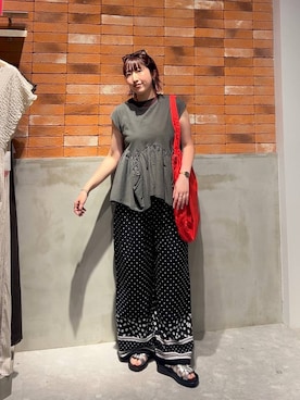 「LOWRYS FARM（ローリーズファーム）のドッキングペプラムノースリーブ　1032148（Tシャツ/カットソー、グレー系）」を使った、kanamiさん（レディース）の夏コーディネート