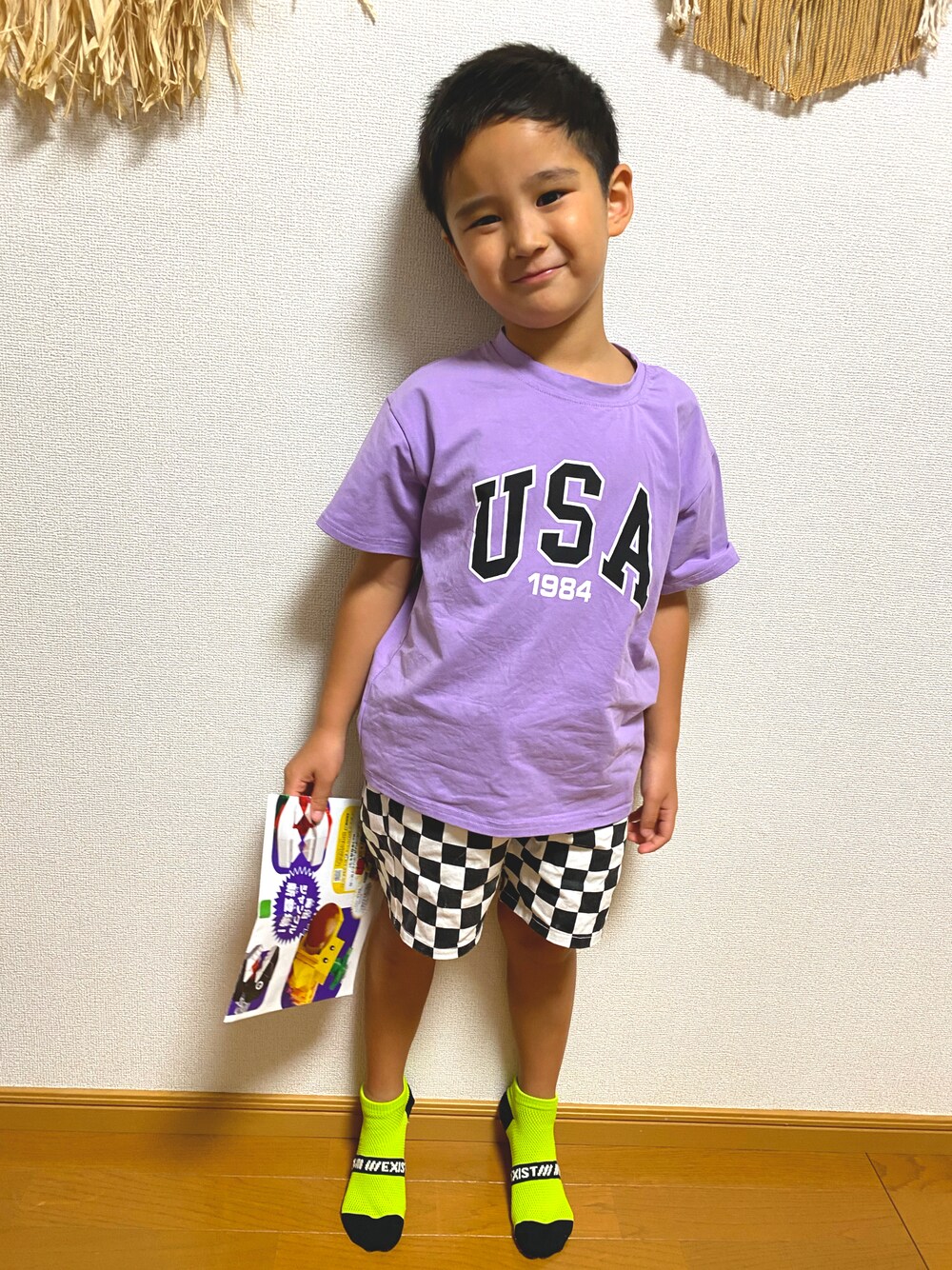 「shinekidsのアイテム（Tシャツ/カットソー、パープル系）」を使った、SHUNKIさん（キッズ・120cm）の秋コーディネートの1枚目の写真